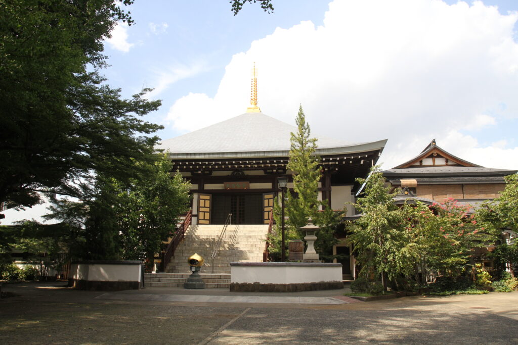 大吉寺の本堂と境内